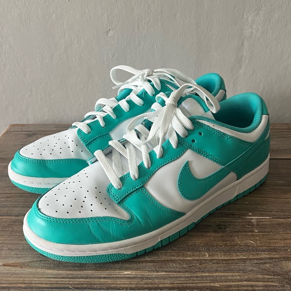 Nike Men’s Clear Jade Low Dunks Size 9.5